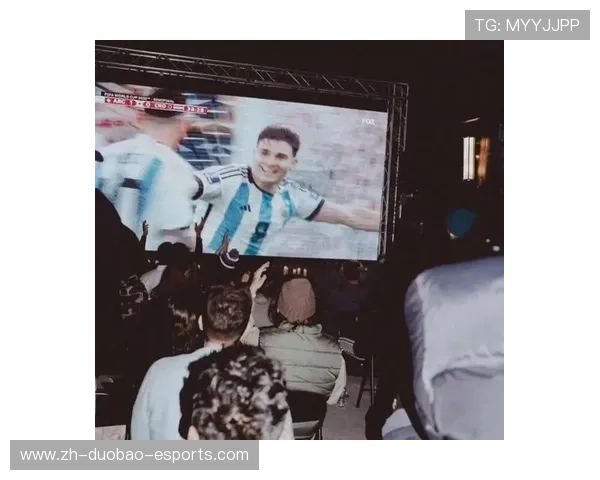 足球解说员通过独特视角猜测球星身份的精彩瞬间与幕后故事